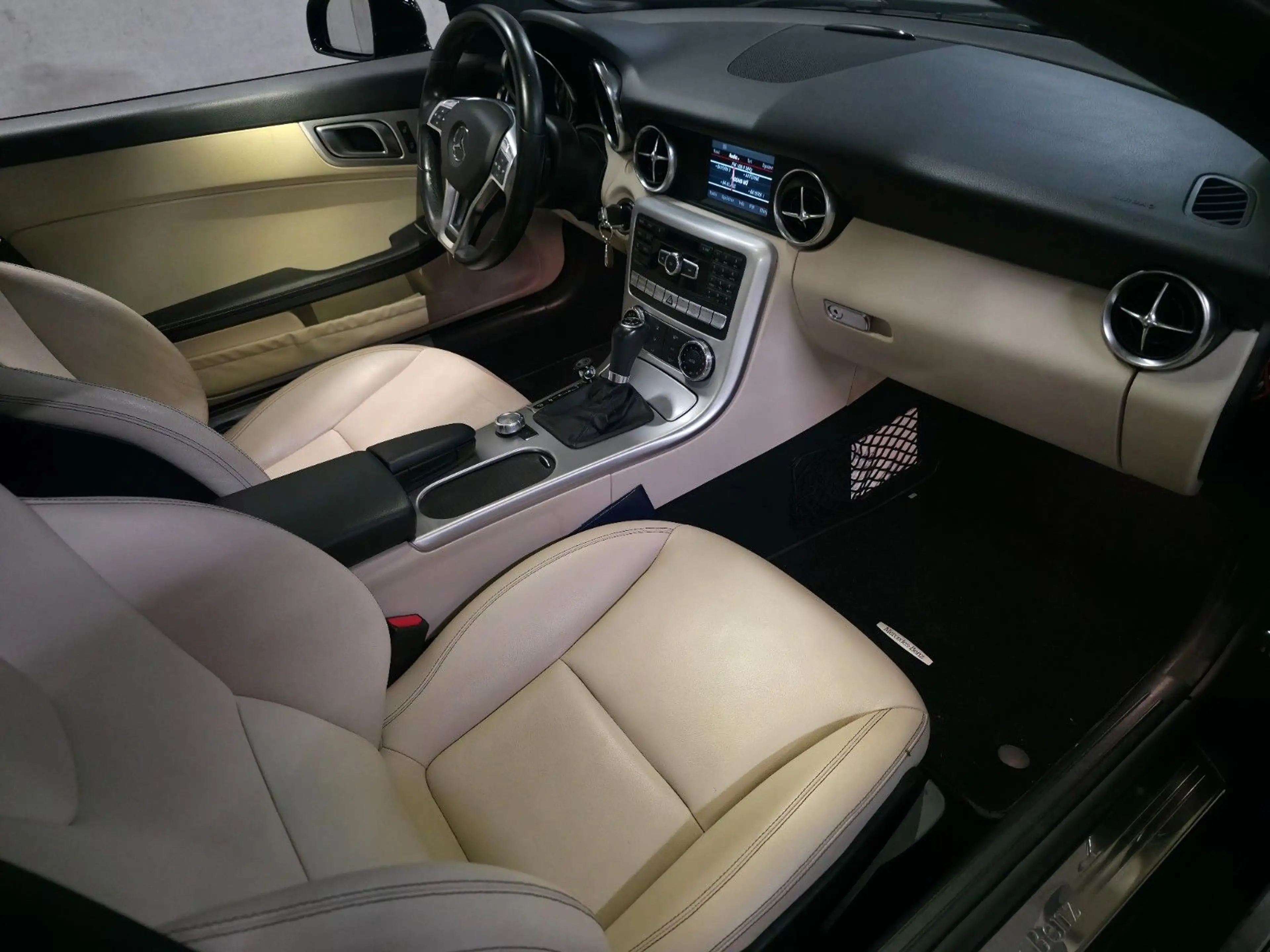 Mercedes-Benz SLK 200 Roadster Automatik Glasdach AirScarf — photo 15