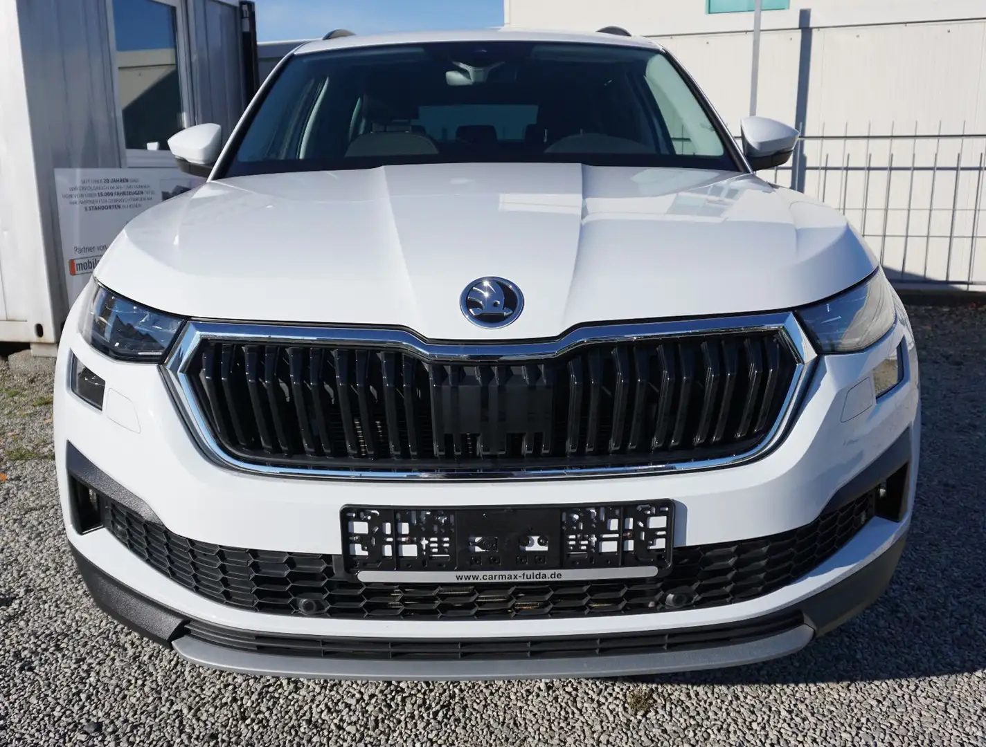Skoda Kodiaq Tour 4x4, LED,Navi,Kamera,SH,DAB,AHK Blanco - 2
