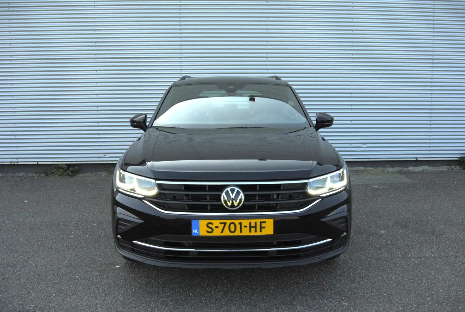 Volkswagen Tiguan 1.5 TSI Elegance / Navi / Cruise / Led / Trekhaak Schwarz - 2
