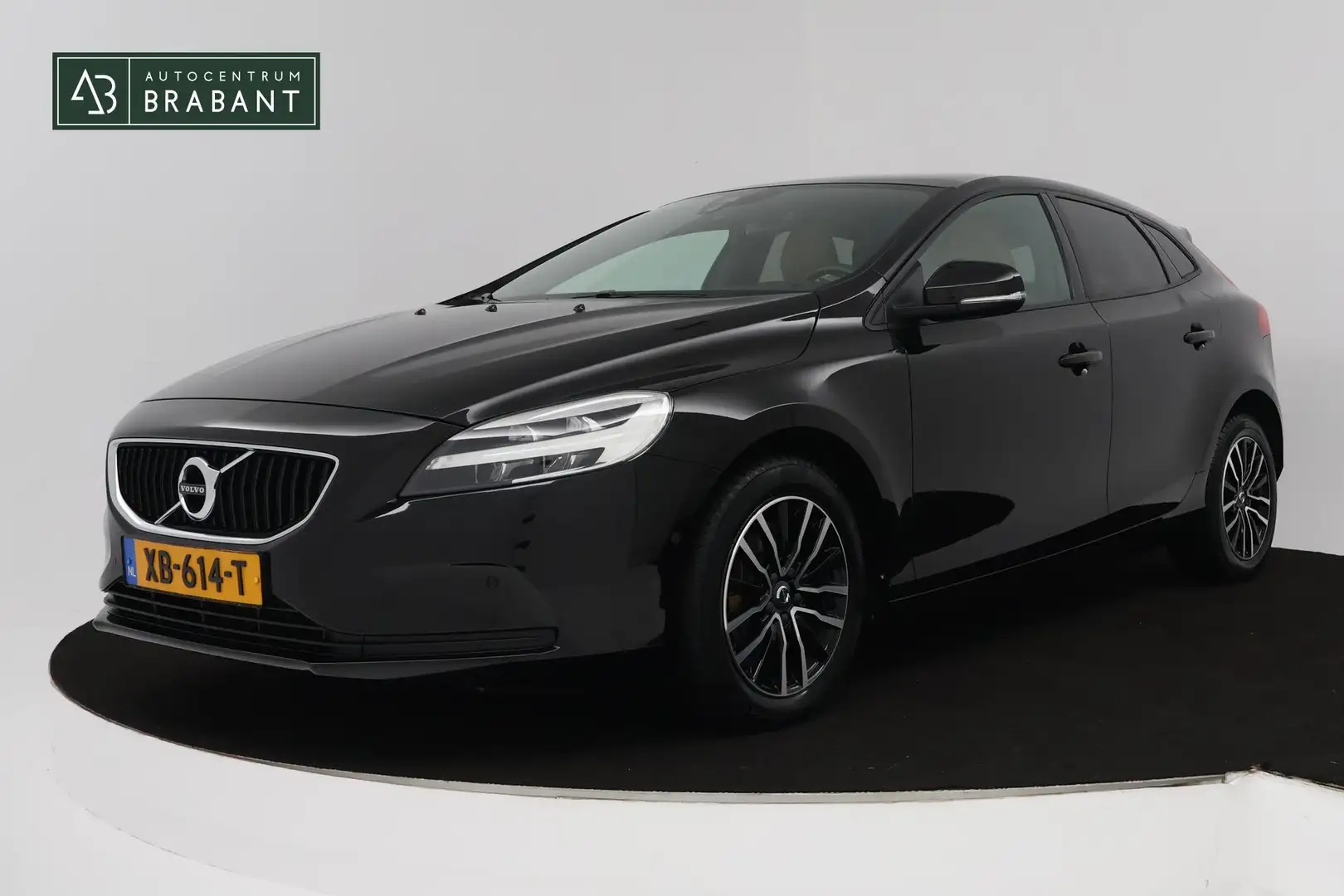 Volvo V40 1.5 T3 Edition+ (PANORAMADAK, TREKHAAK, NAVIGATIE, Zwart - 1