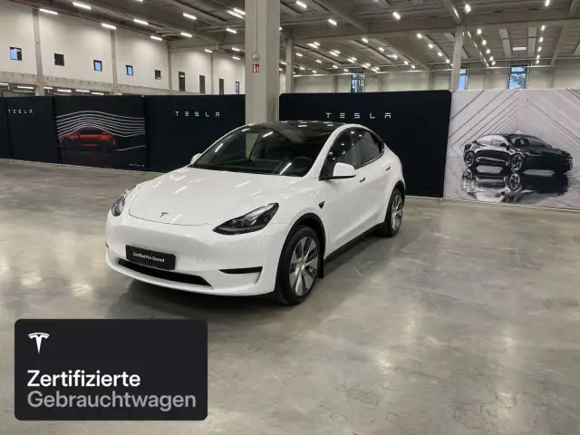 Tesla Model Y Rear-Wheel Drive