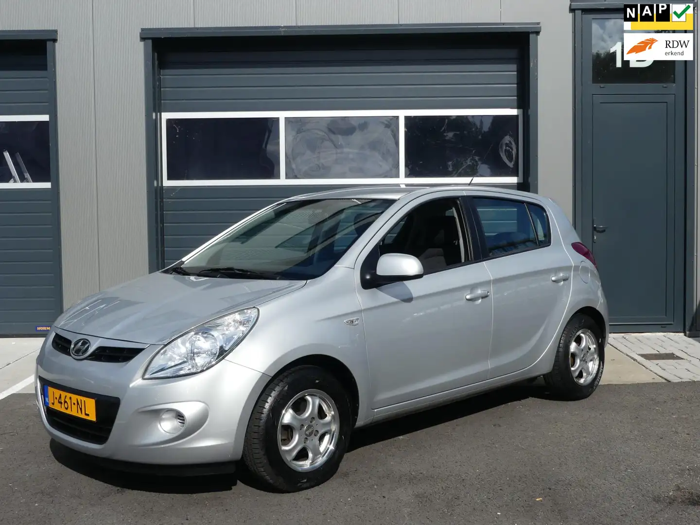Hyundai i20 1.2i i-Motion Airco 5-Drs Elektr. Pakket APK t/m 0 Gris - 1
