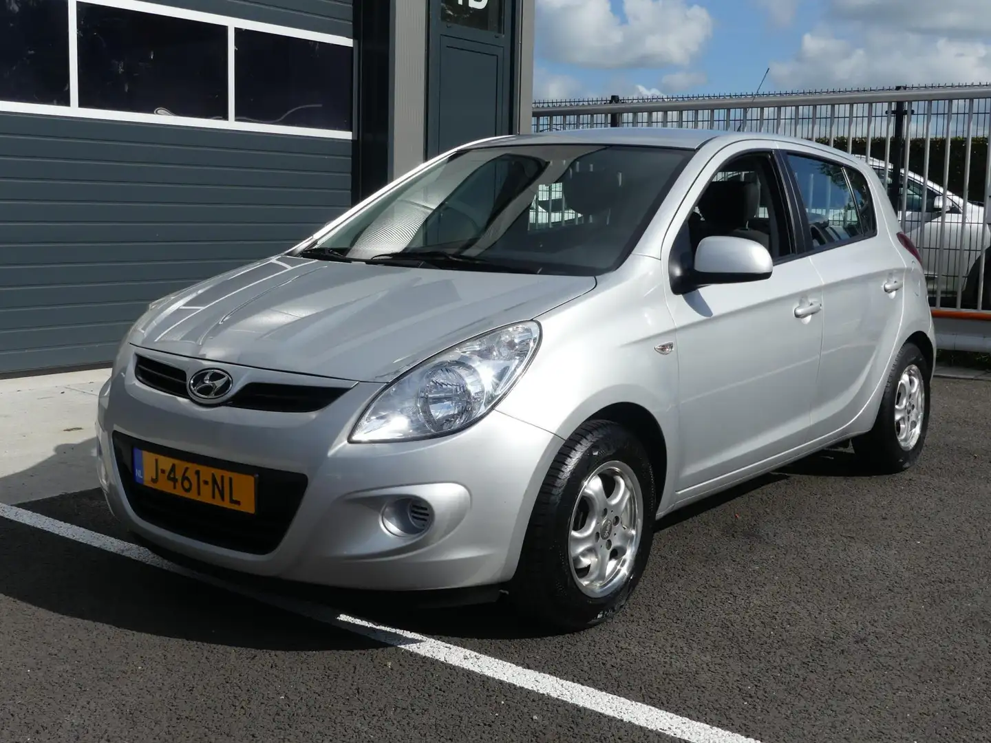 Hyundai i20 1.2i i-Motion Airco 5-Drs Elektr. Pakket APK t/m 0 Gris - 2