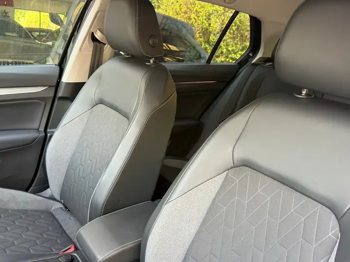 Volkswagen Golf Life 1.5 TSI 6 vel. 2025, foto 40