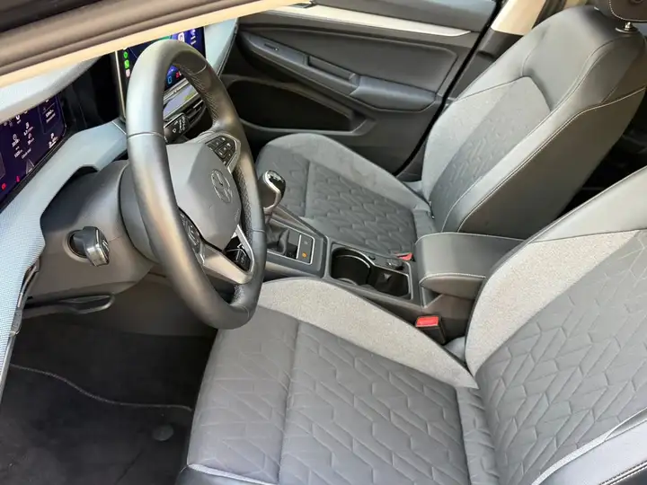 Volkswagen Golf Life 1.5 TSI 6 vel. 2025, foto 39