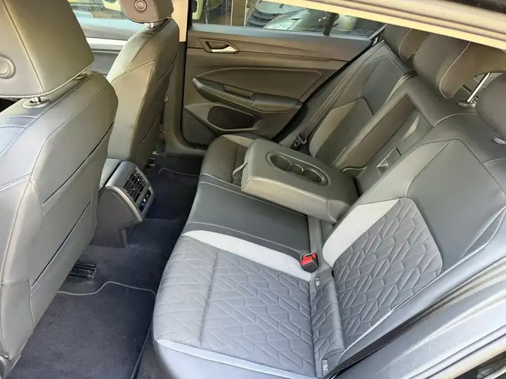 Volkswagen Golf Life 1.5 TSI 6 vel. 2025, foto 45