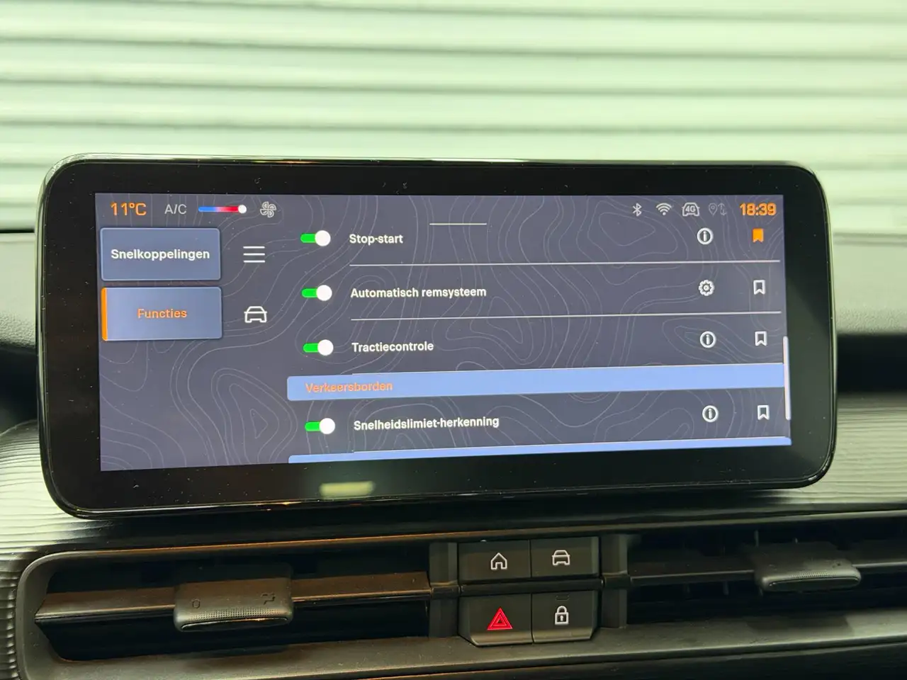 Jeep Avenger 1.2 Longitude - Half leder - Carplay - Clima - Cru 26
