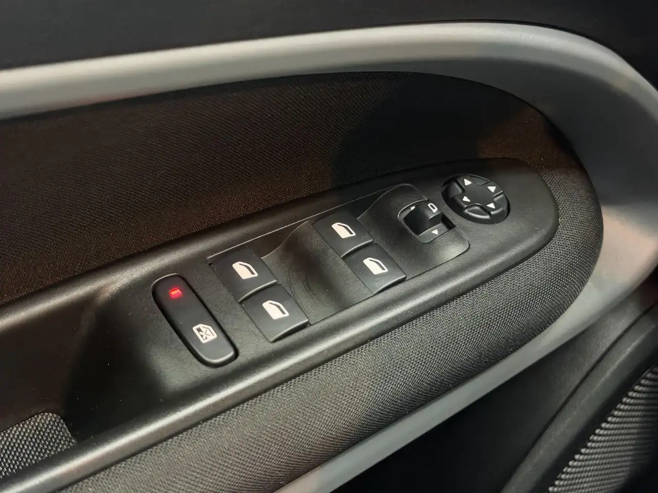 Jeep Avenger 1.2 Longitude - Half leder - Carplay - Clima - Cru 32