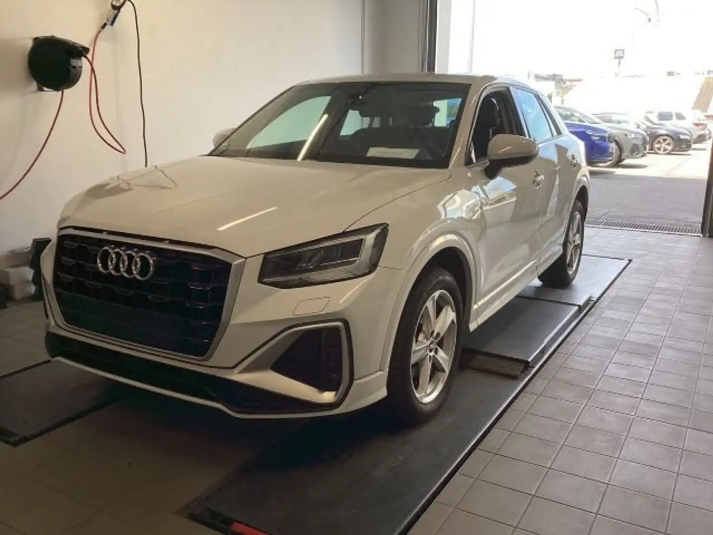 Audi Q2 30 TFSI S line NAVI/ALLWETTER/KLIMAAUTOMATIK Wit - 2