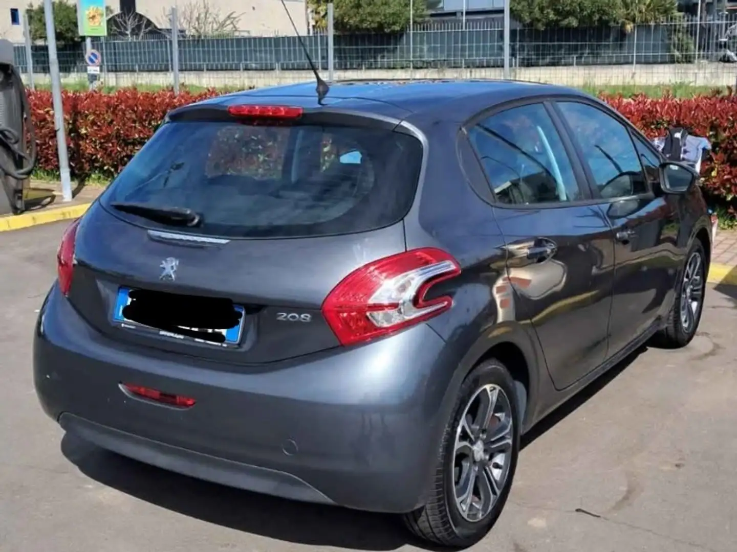 Peugeot 208 5p 1.4 hdi 8v Active - 1