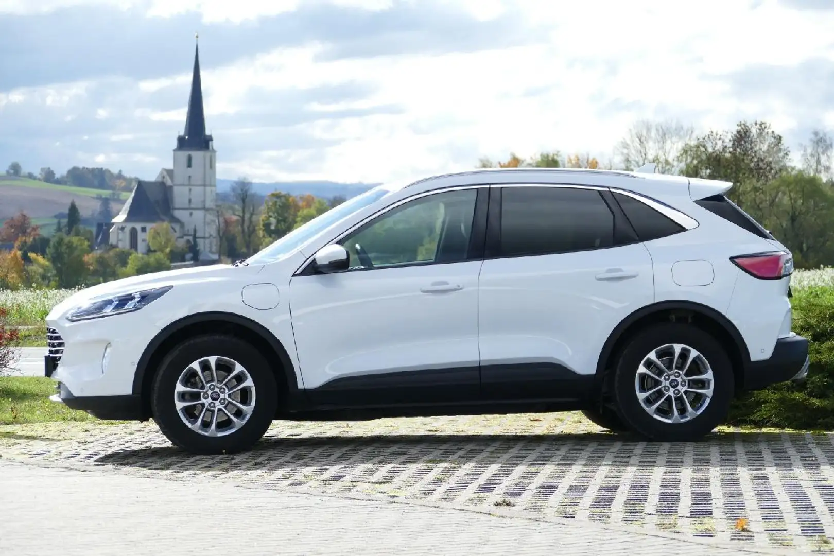 Ford Kuga Plug-In Hybrid Titanium X Weiß - 2