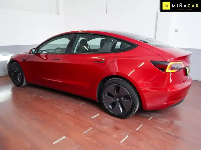 Tesla Model 3 view 4