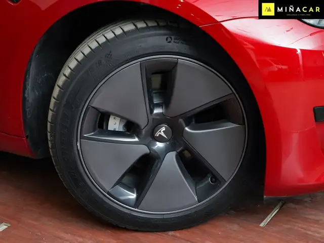 Tesla Model 3 view 21