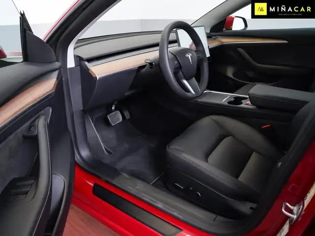 Tesla Model 3 view 9