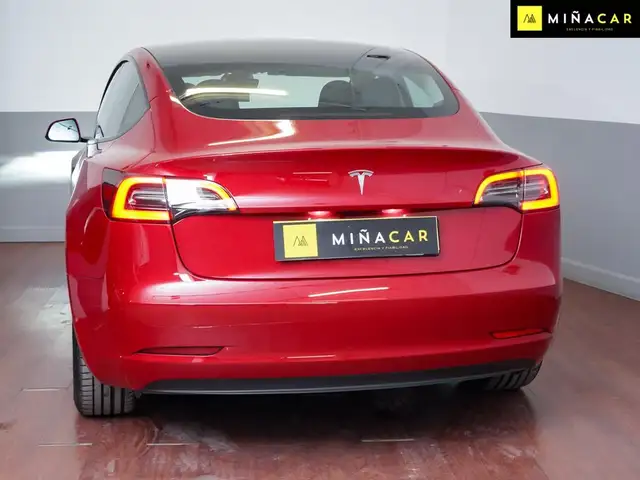 Tesla Model 3 view 3