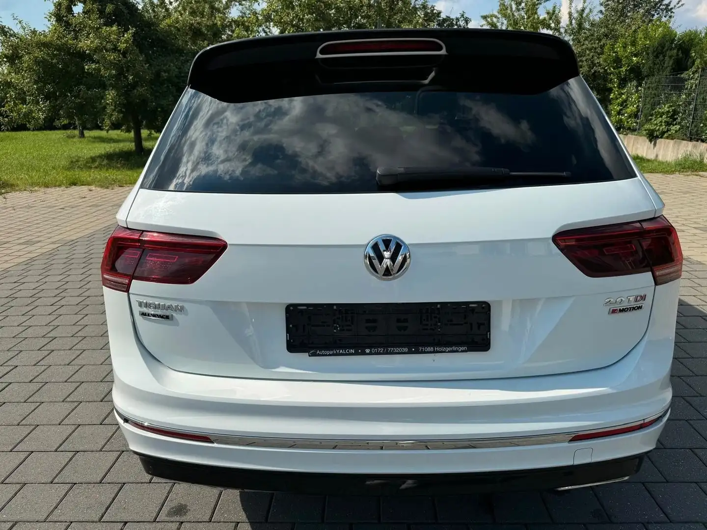 Volkswagen Tiguan Allspace 2.0 TDI DSG R-LINE 4MOTION 7-SITZE Weiß - 2