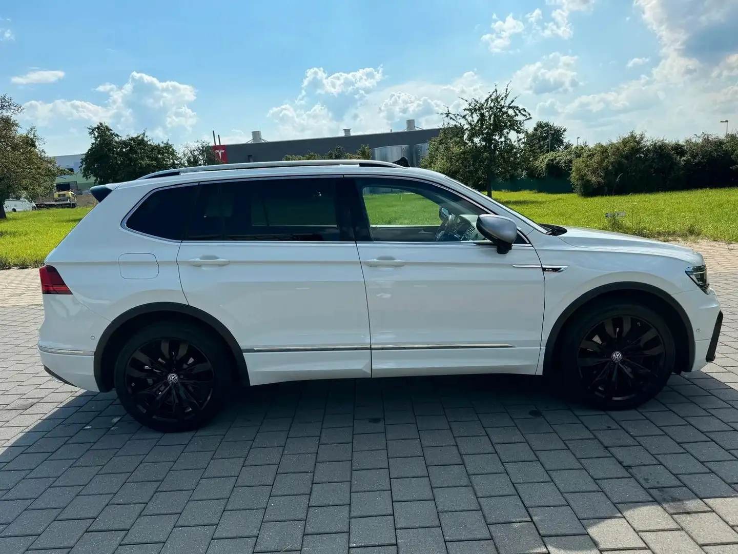 Volkswagen Tiguan Allspace 2.0 TDI DSG R-LINE 4MOTION 7-SITZE Weiß - 1