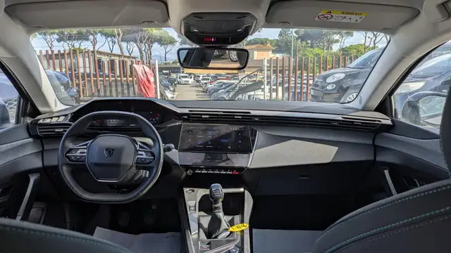 Peugeot 308 view 6