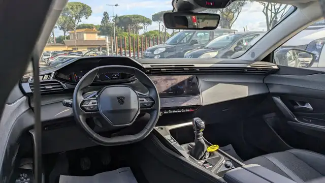 Peugeot 308 view 5