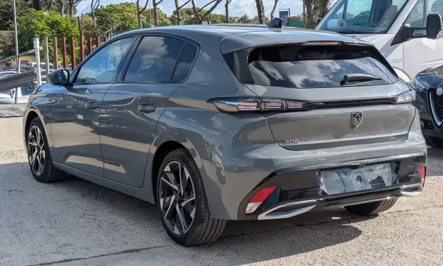 Peugeot 308 view 4