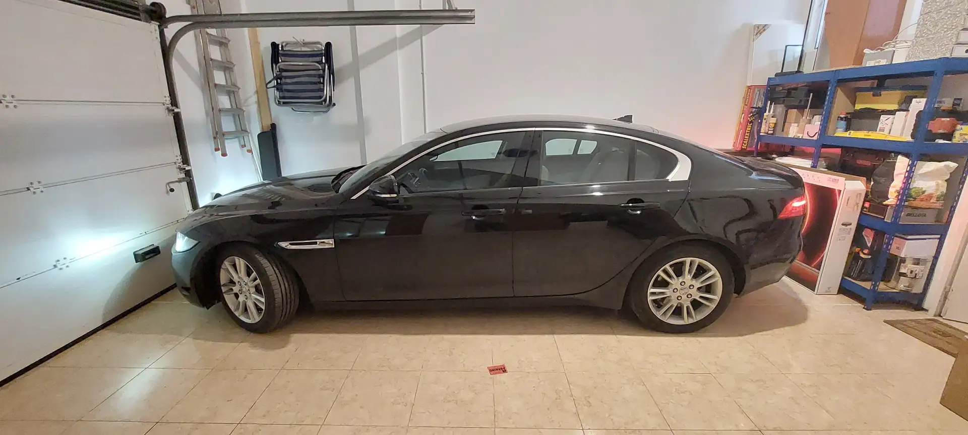 Jaguar XE XE 2.0 Diesel Pure 180 Pure Negro - 1