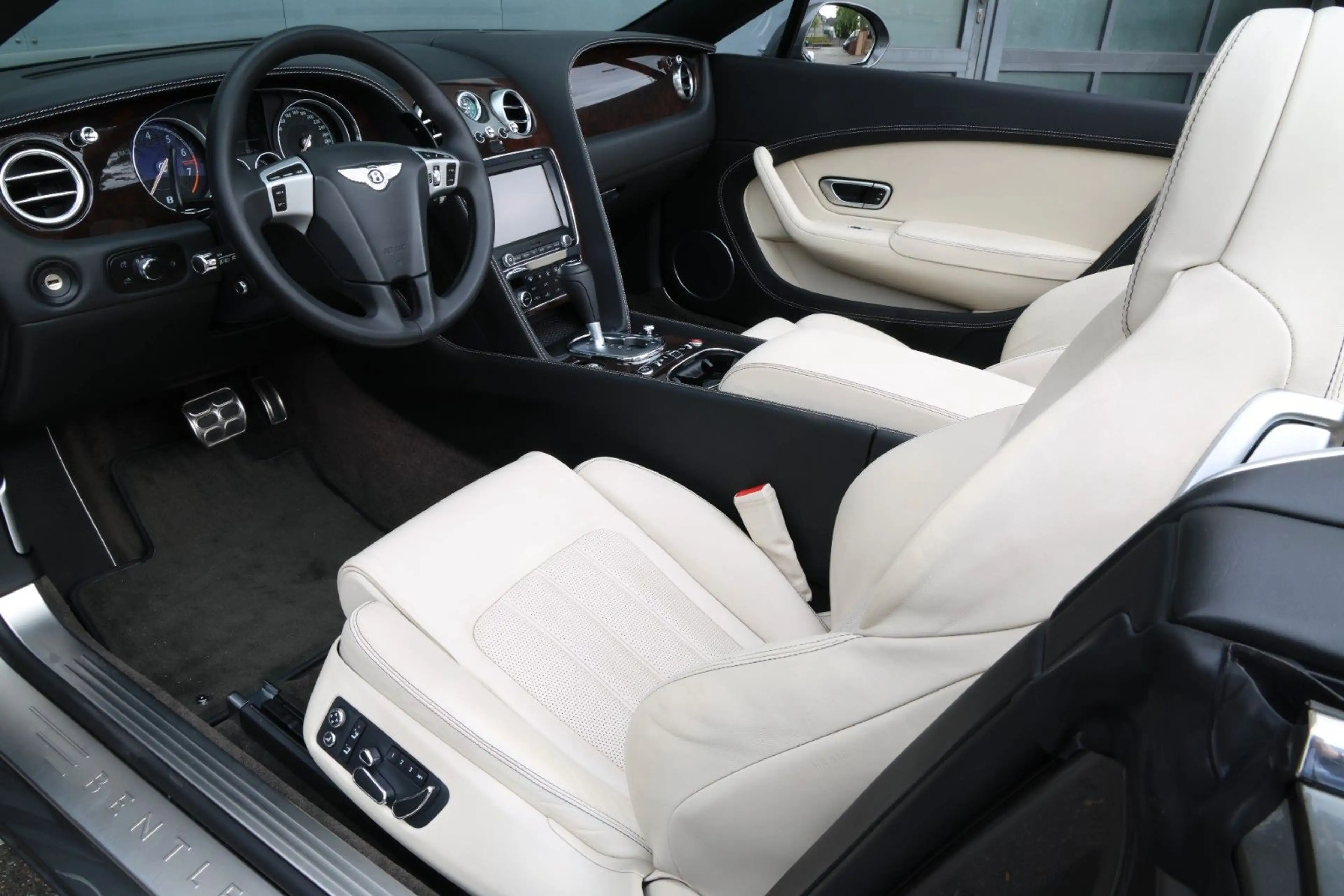 Bentley Continental GTC 4.0 V8 4WD Automatik — photo 4