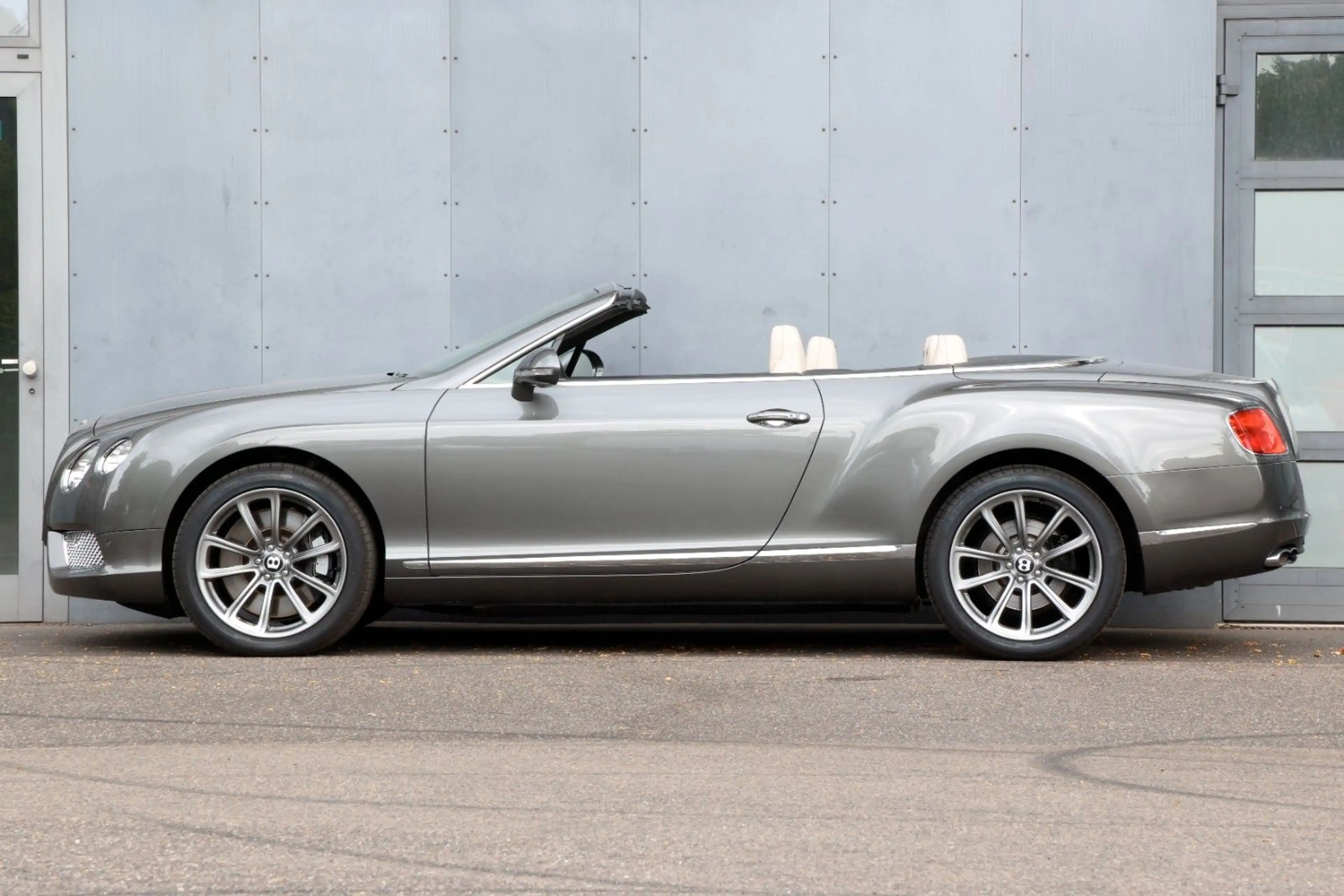 Bentley Continental GTC 4.0 V8 4WD Automatik — photo 6