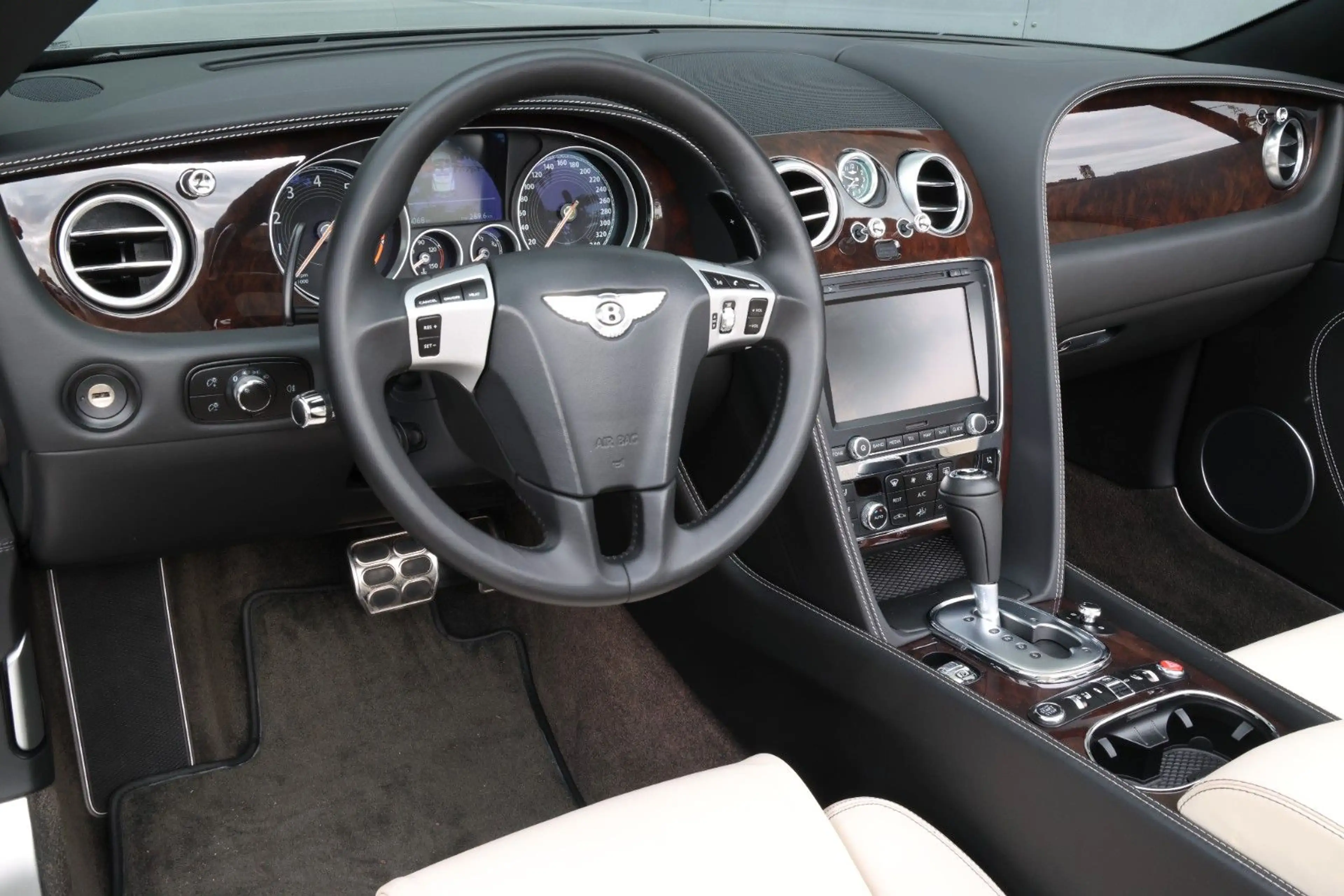 Bentley Continental GTC 4.0 V8 4WD Automatik — photo 15