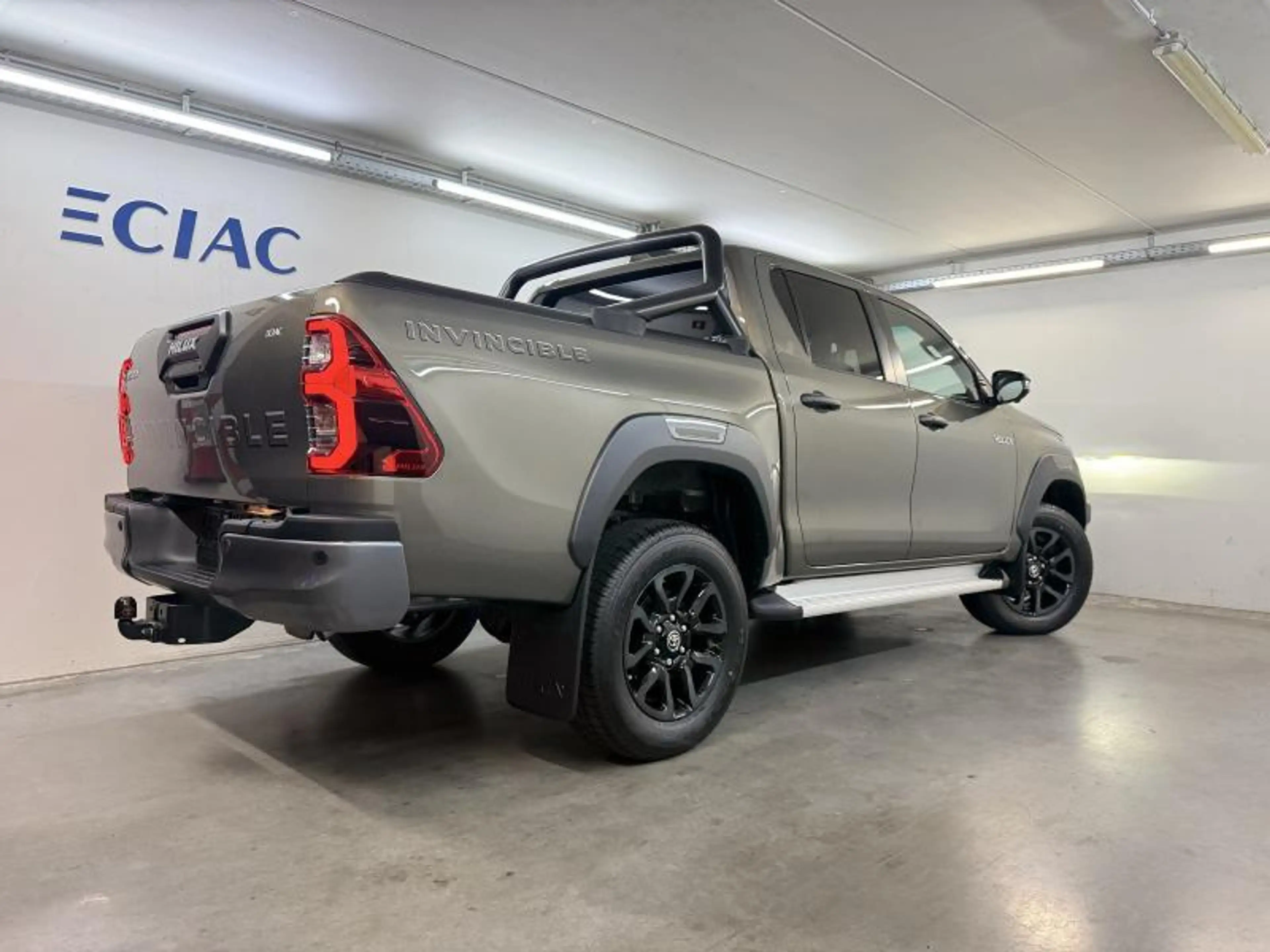Toyota Hilux DC - 2.8 MHEV Diesel - Invincible - Rolluik - Trek — photo 9
