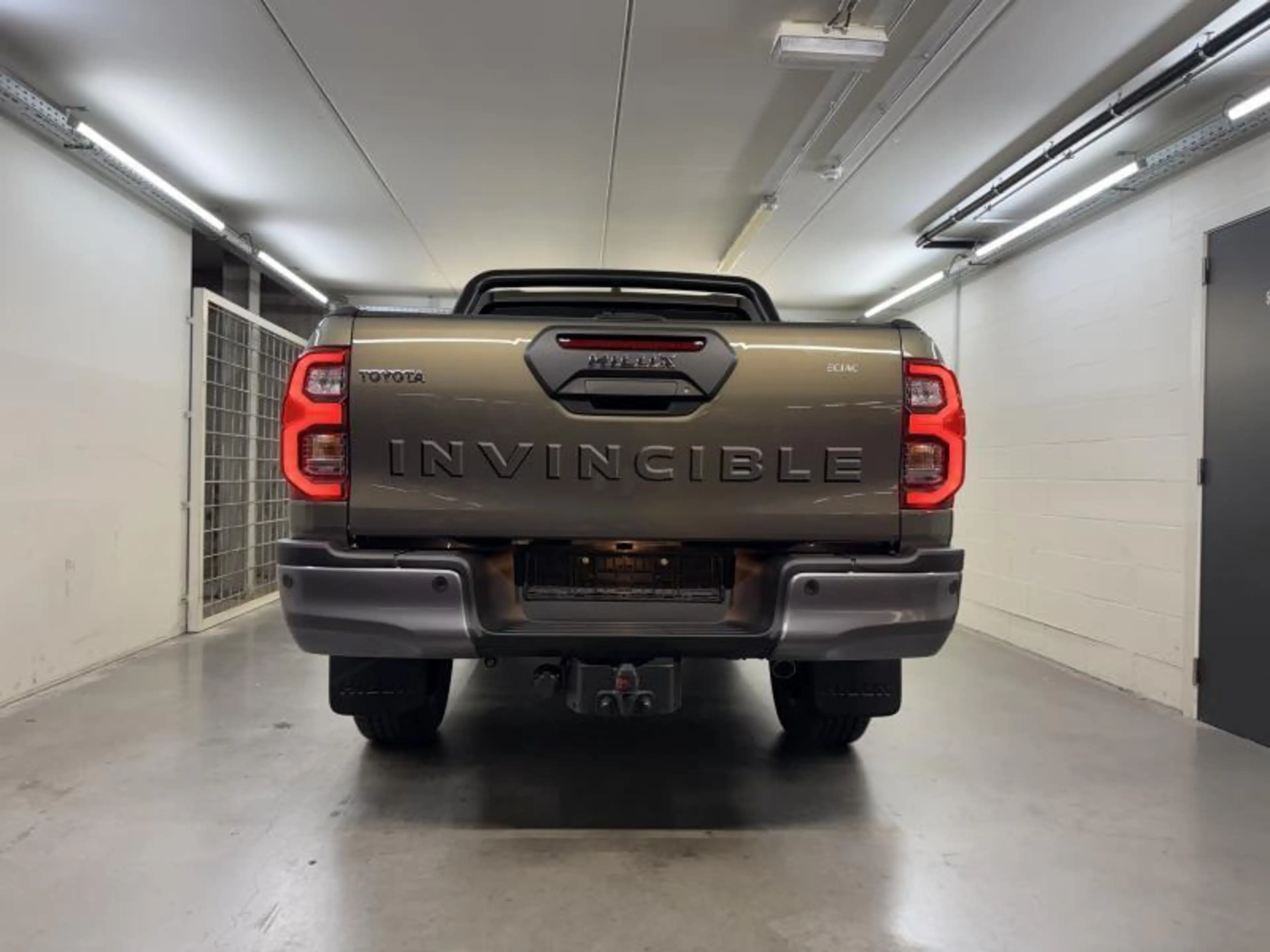 Toyota Hilux DC - 2.8 MHEV Diesel - Invincible - Rolluik - Trek — photo 8