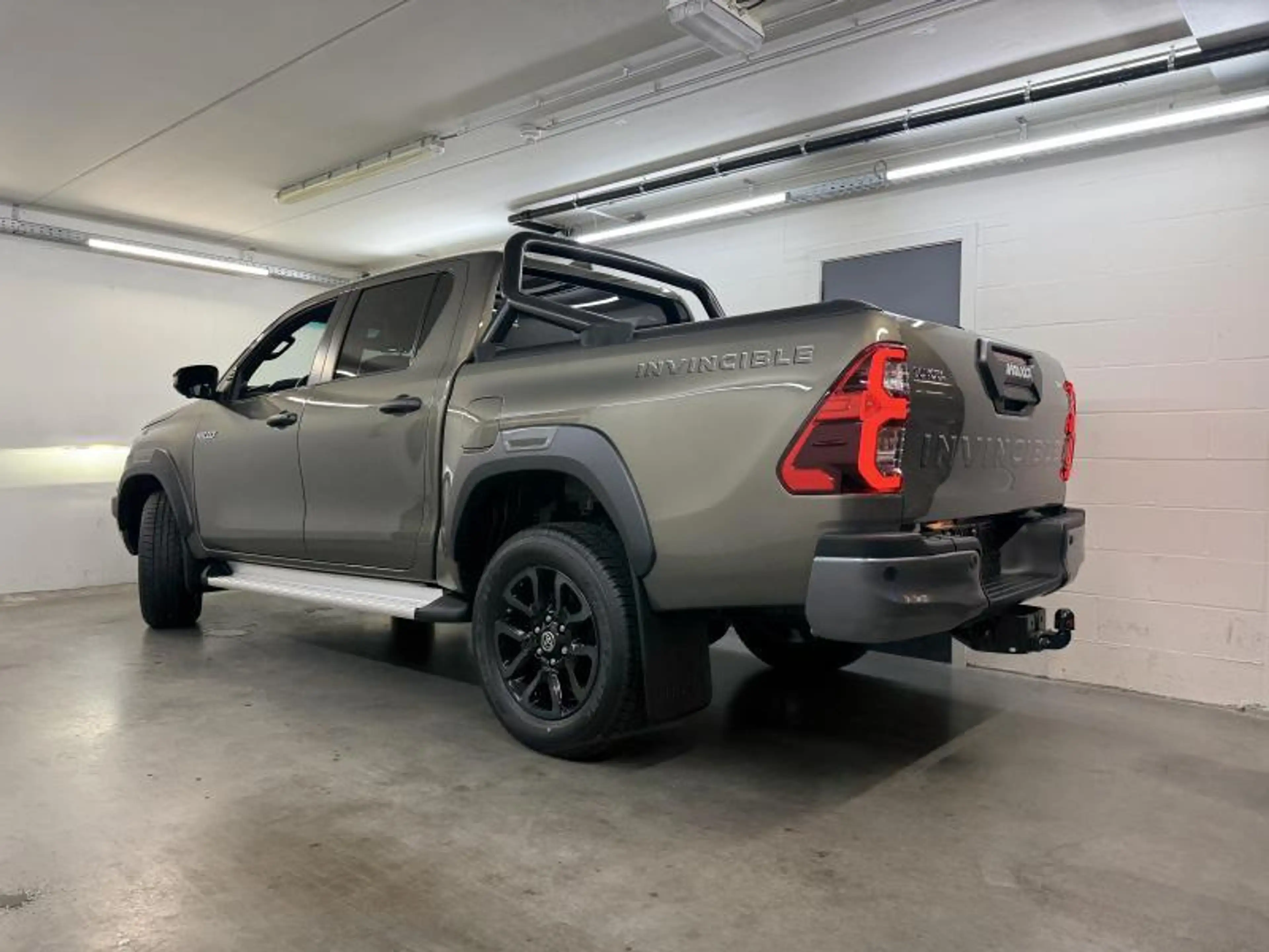 Toyota Hilux DC - 2.8 MHEV Diesel - Invincible - Rolluik - Trek — photo 7