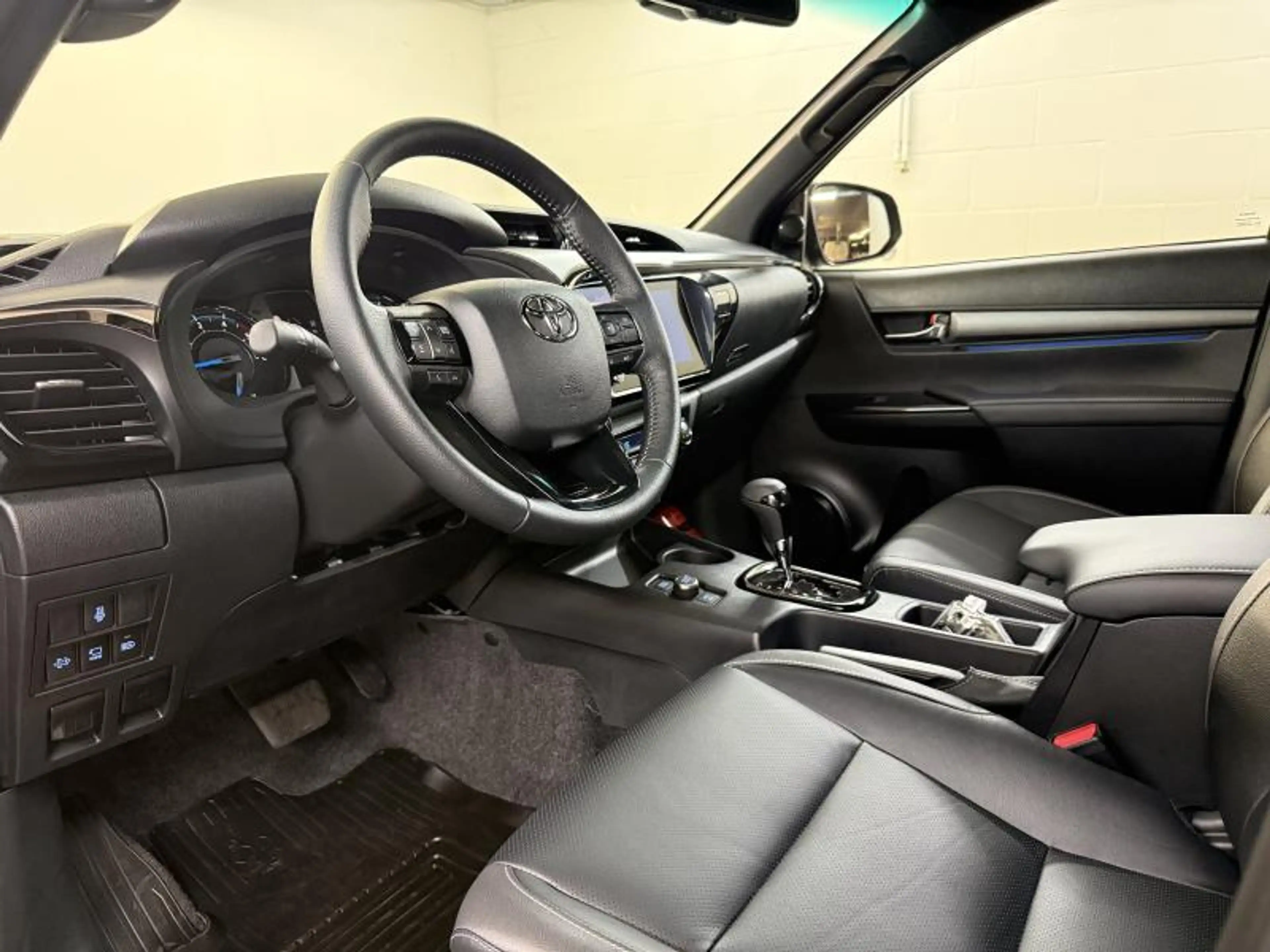 Toyota Hilux DC - 2.8 MHEV Diesel - Invincible - Rolluik - Trek — photo 4