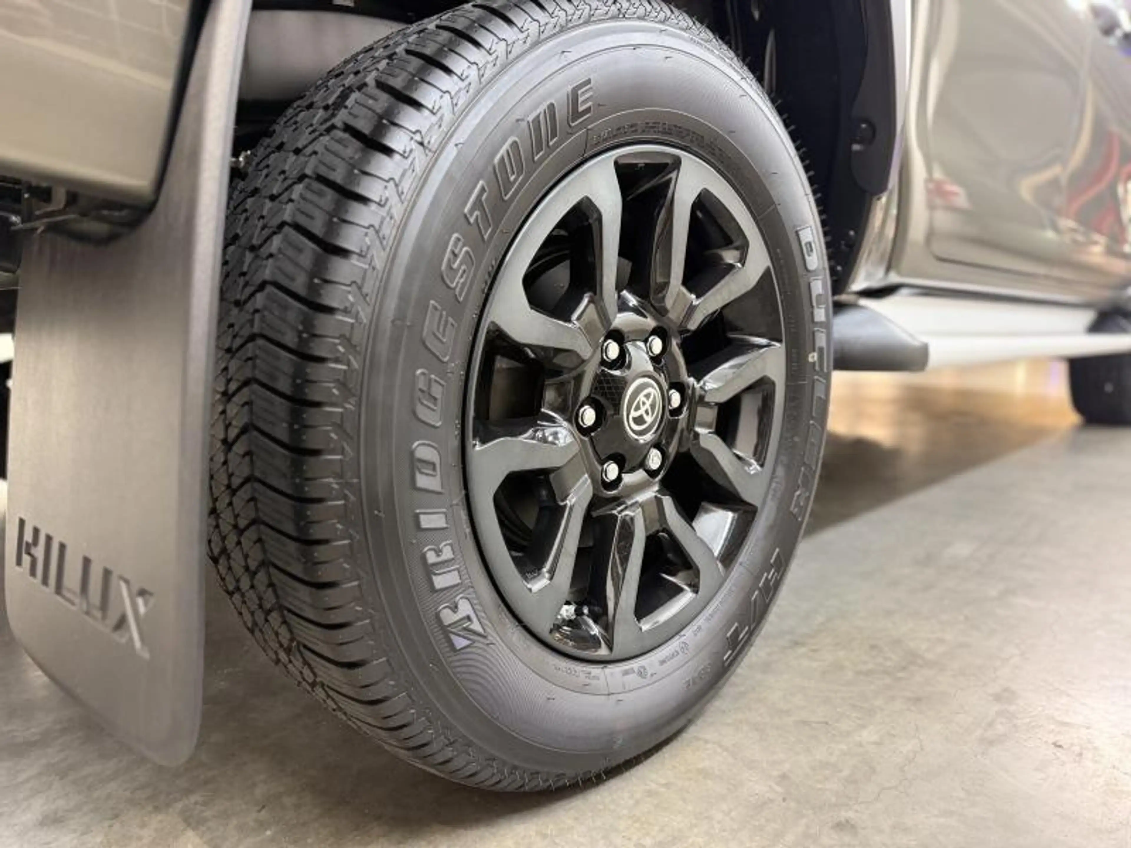 Toyota Hilux DC - 2.8 MHEV Diesel - Invincible - Rolluik - Trek — photo 10