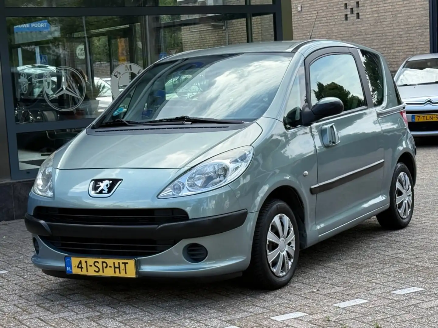 Peugeot 1007 1.4 Urban Automaat Grijs - 2
