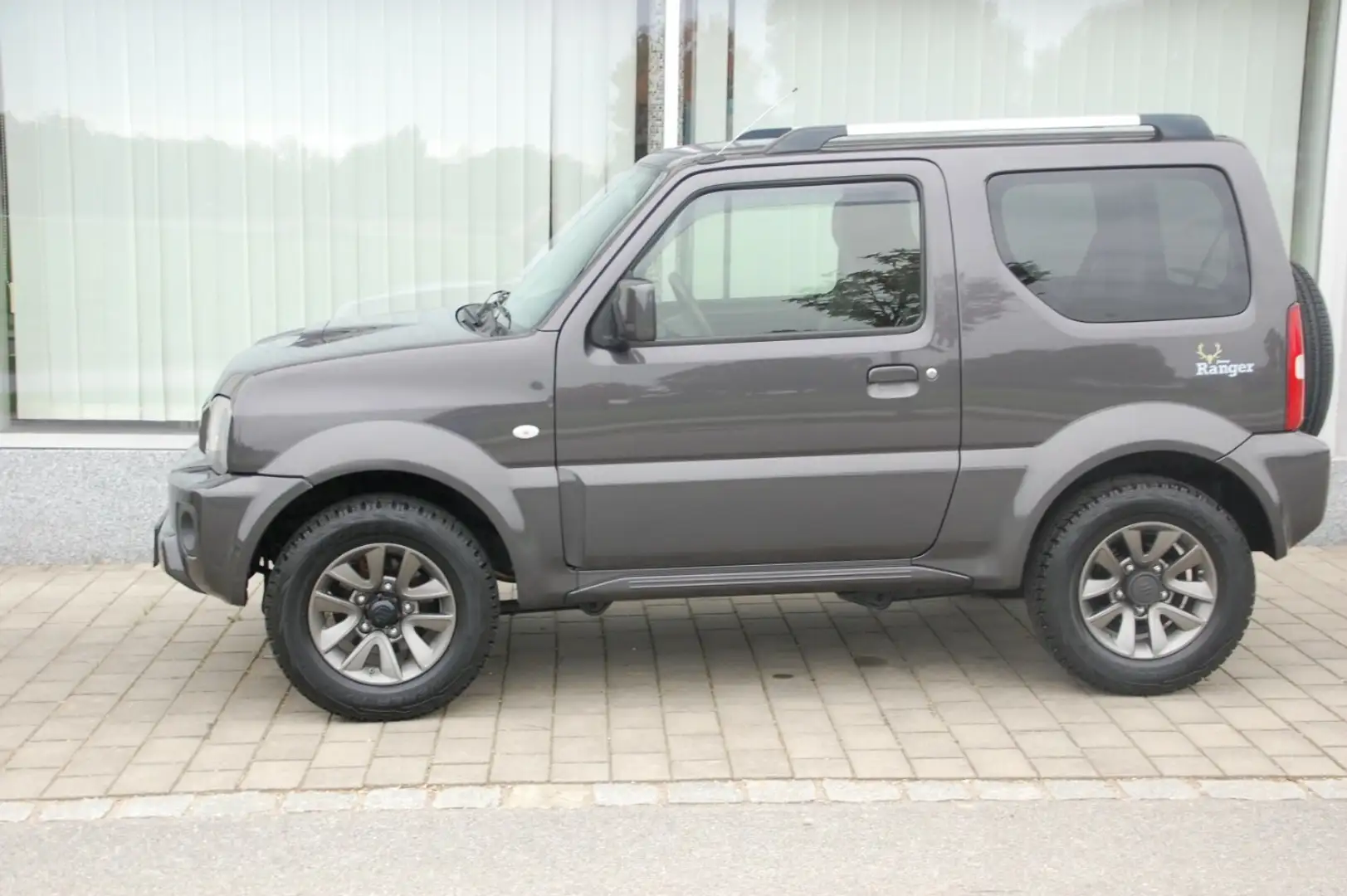Suzuki Jimny Ranger Style Lim. Gris - 2