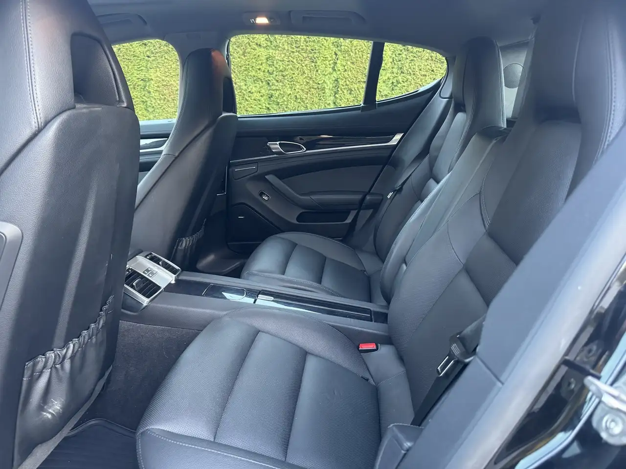 Porsche Panamera снимка Porsche Panamera