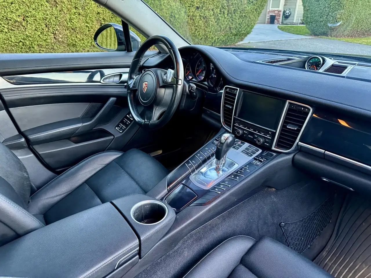 Porsche Panamera снимка Porsche Panamera