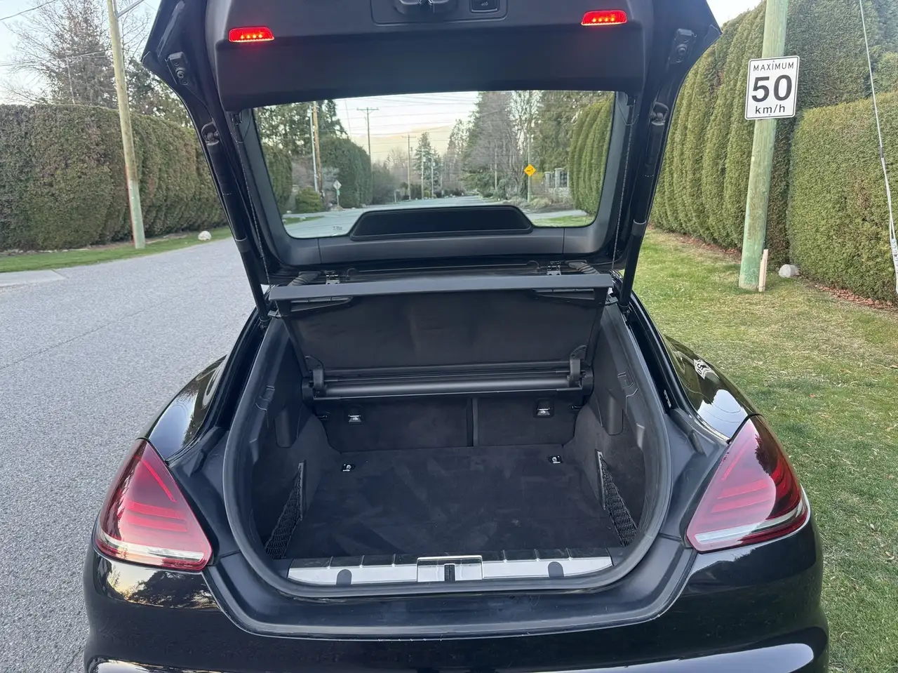 Porsche Panamera снимка Porsche Panamera