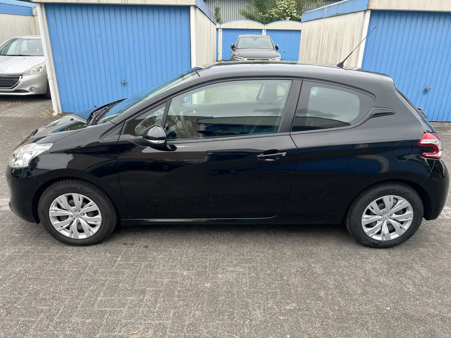 Peugeot 208 68 VTI Active Schwarz - 2