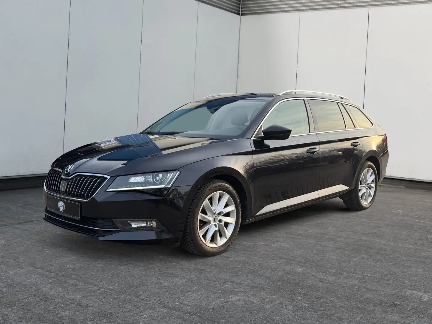 Skoda Superb Combi Style 4x4 Navi/TüV & Service Neu Schwarz - 1