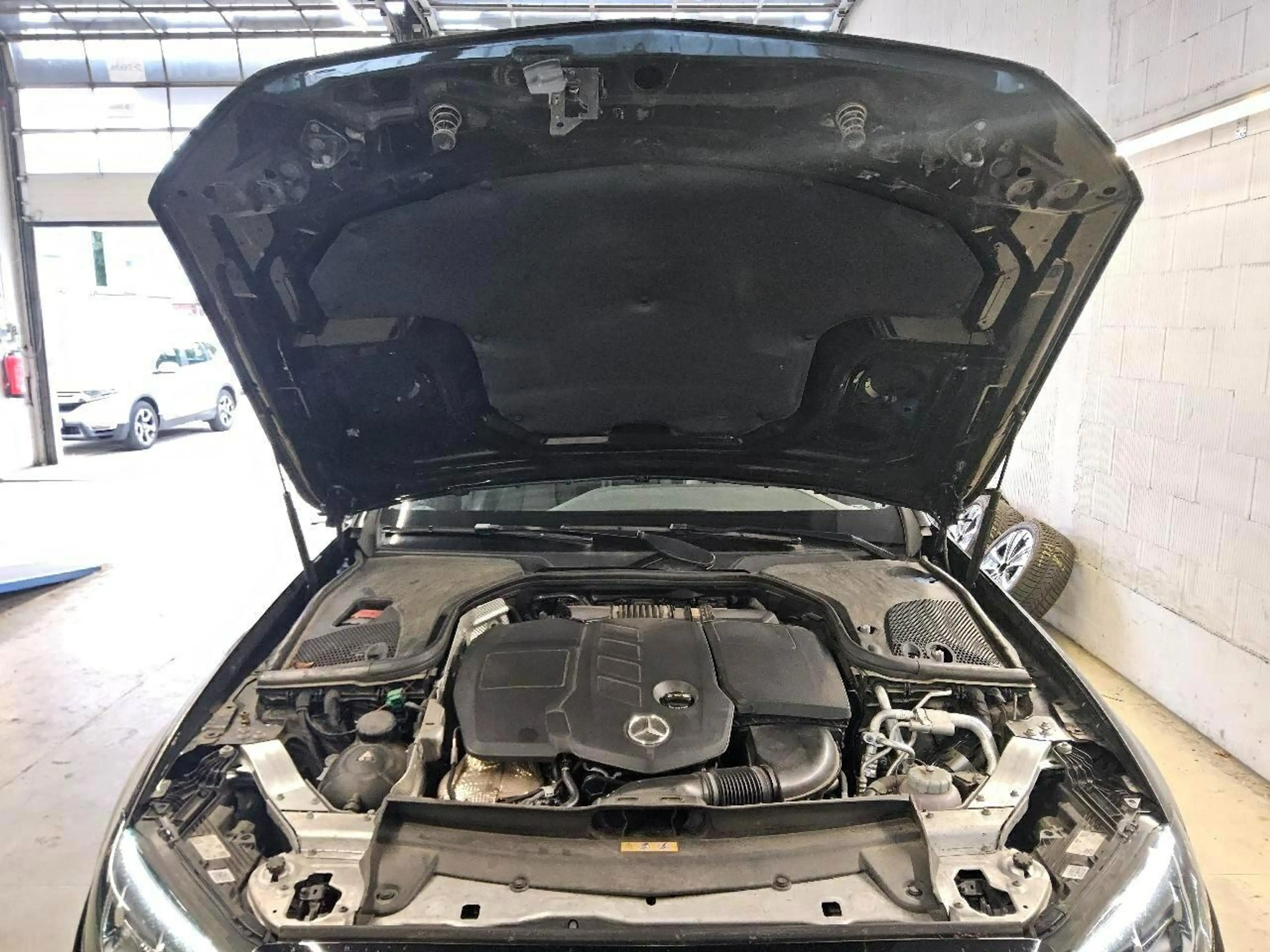 Mercedes-Benz E 300 NAVI LED RADIO TEMPO MFL SHZ VC KAMERA RFK — photo 4