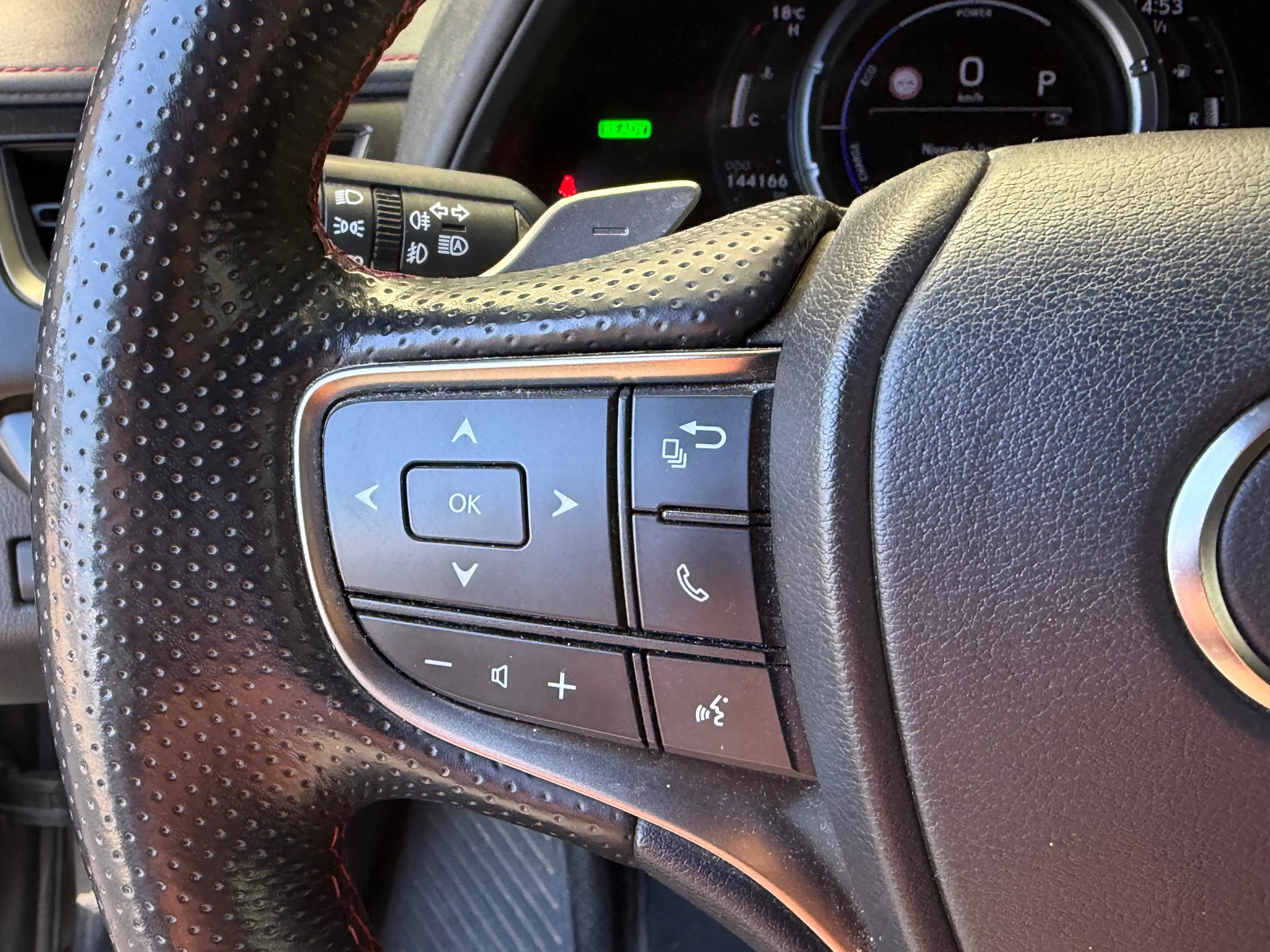 Lexus UX 250h 2.0i AWD HYBRID Sport Line — photo 12