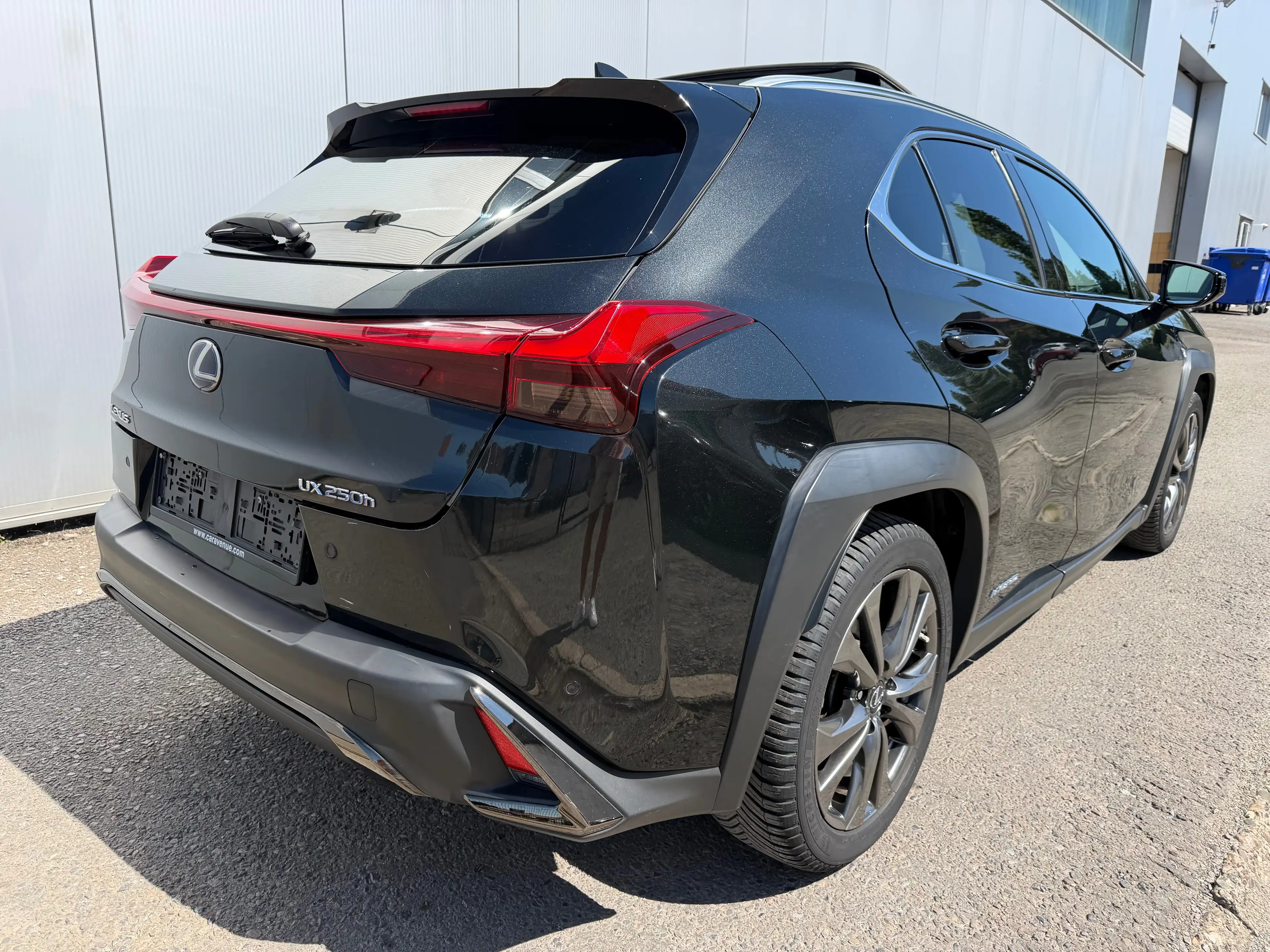 Lexus UX 250h 2.0i AWD HYBRID Sport Line — photo 2