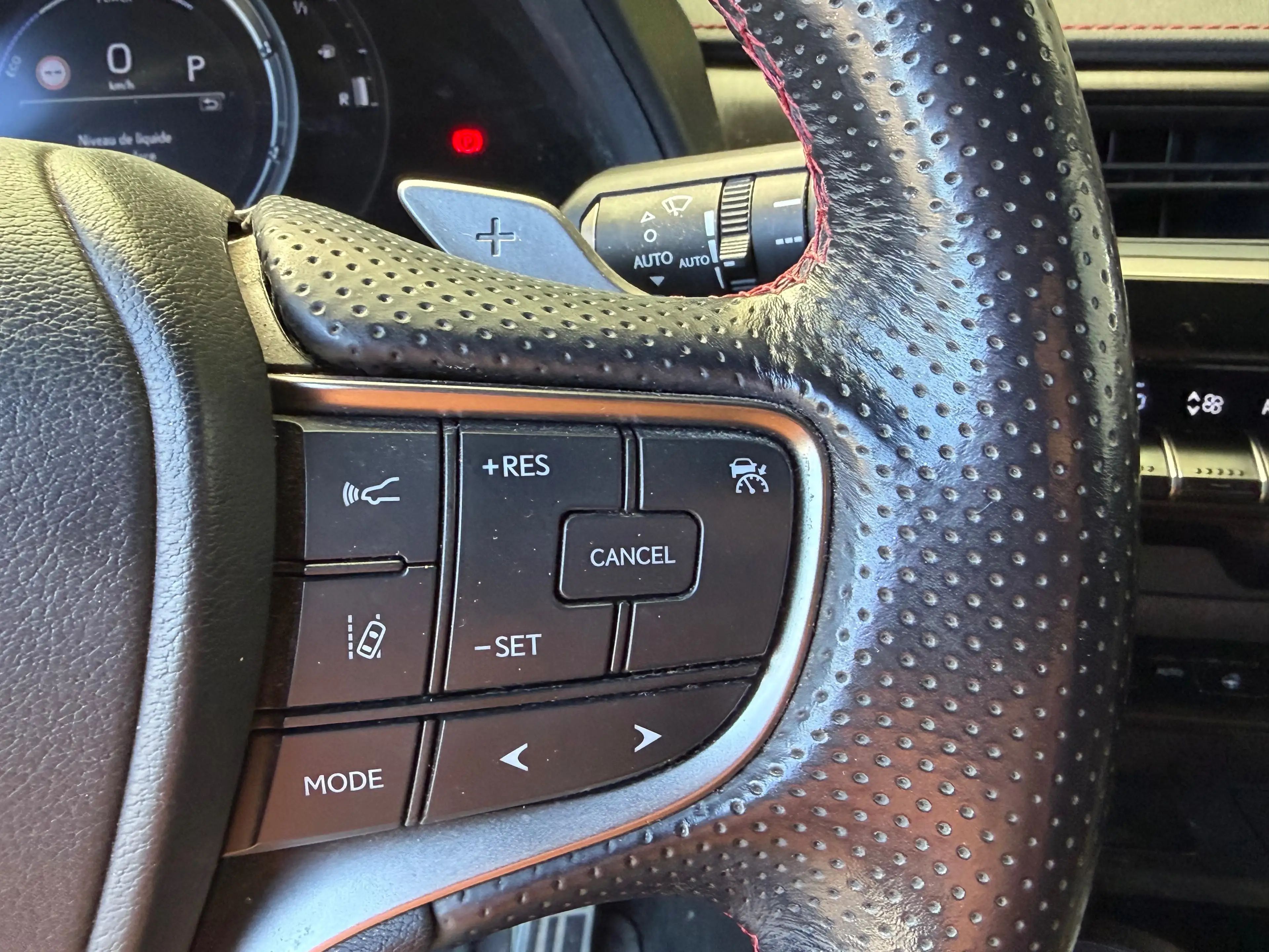 Lexus UX 250h 2.0i AWD HYBRID Sport Line — photo 13