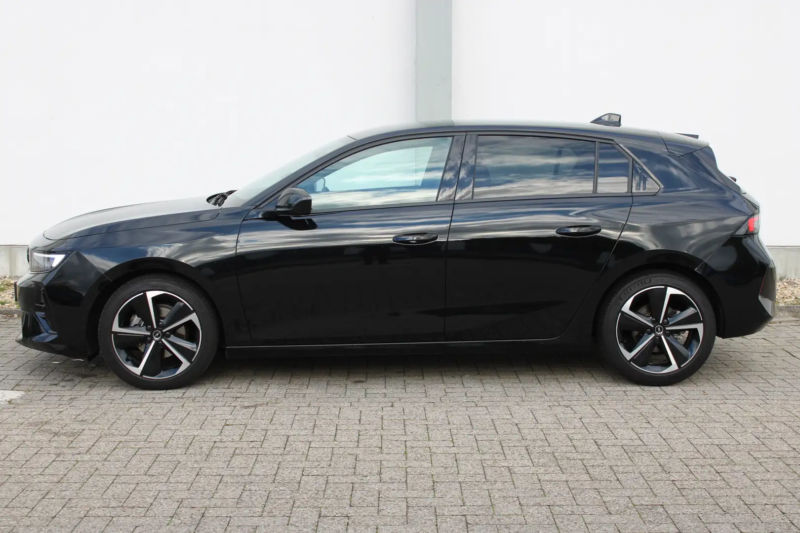 Opel Astra 1.2 Turbo GS 130pk AUTOMAAT / Navigatie / 360 Came Noir - 2