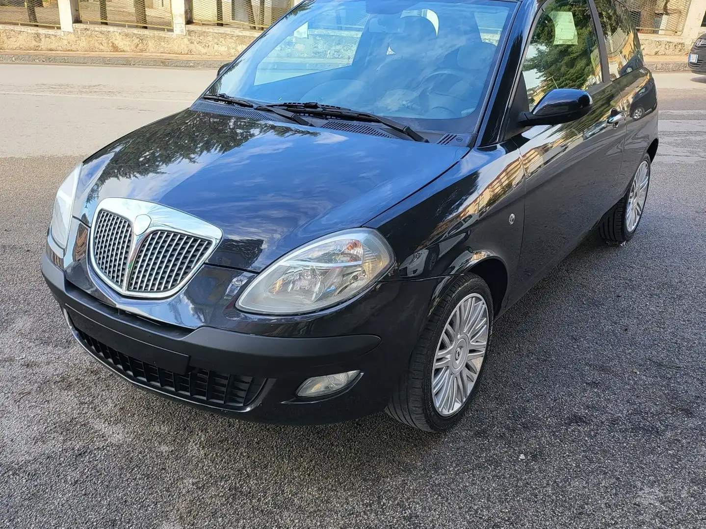 Lancia Ypsilon 1.2 8v Schwarz - 1