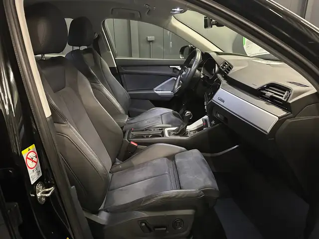 Audi Q3 view 10
