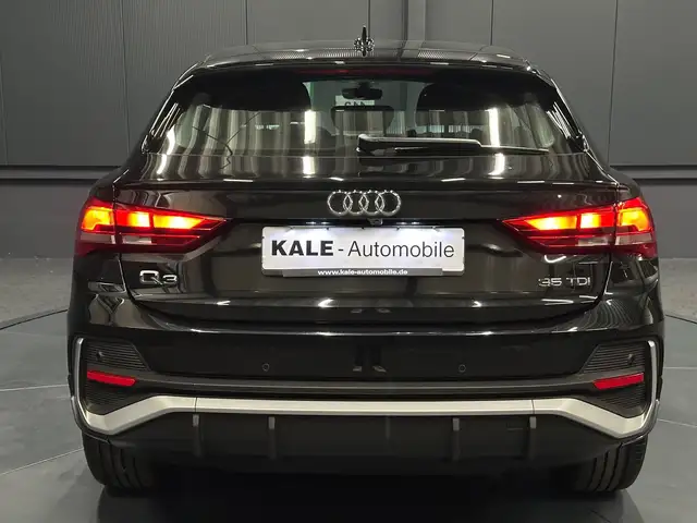 Audi Q3 view 4