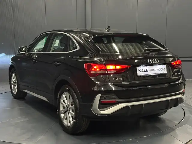 Audi Q3 view 3