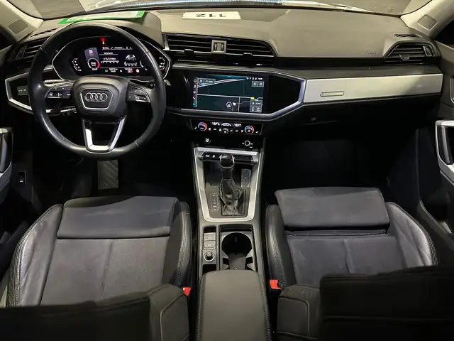 Audi Q3 view 12